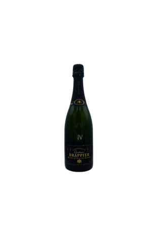 Photo Quattuor Blanc de Blancs, appellation Champagne. 64.00€, notes d'agrumes frais, de fleurs blanches et de thé vert, 9°C.