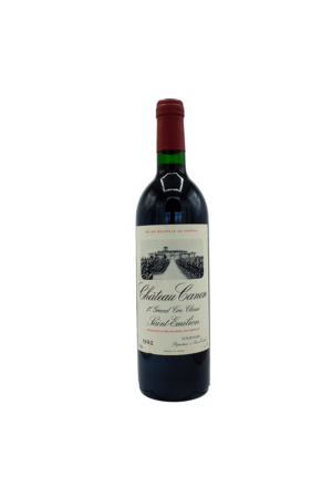Château Canon - 1992, saveur de chocolat et de caramel. S'accorde avec un magret de canard aux myrtilles et un canard rôti aux navets.