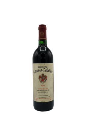 Château Canon La Gaffelière - 1992, bouquet épicé et grillé de cassis. S'accorde très bien avec un carré d'agneau rôti.