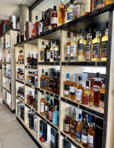 Cave à vins, spiritueux, rhum, whisky, gin